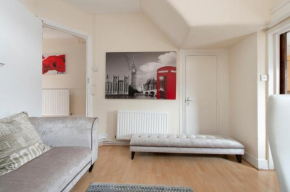 4 BED House IN Dartford 8 Beds Sleeps 10